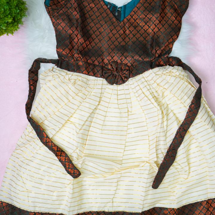5 yr old - Green onam froak with lining