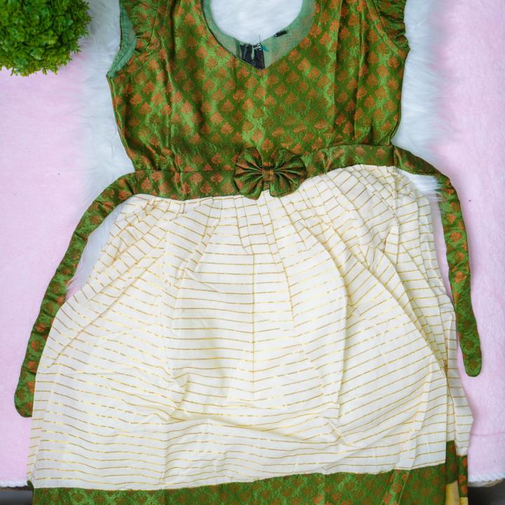 5 yr old - Light green onam froak with lining