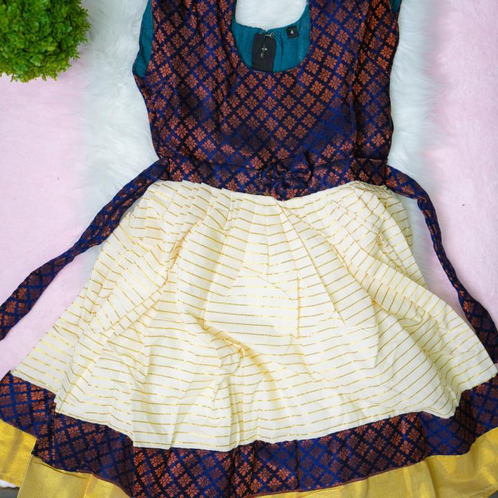 4 yr old - Blue onam froak with lining