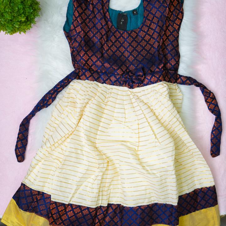 4 yr old - Blue onam froak with lining